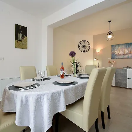 House Vedran 1125 Holiday home
