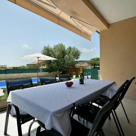 House Vedran 1125 Tatil Evi *
