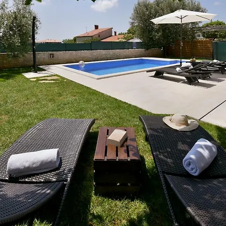 House Vedran 1125 Holiday home *