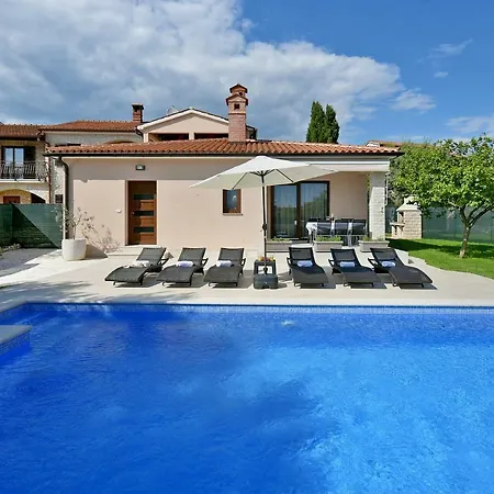 House Vedran 1125 בית נופש