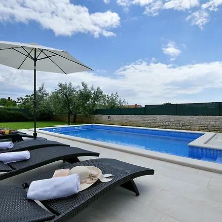 בית נופש House Vedran 1125 *