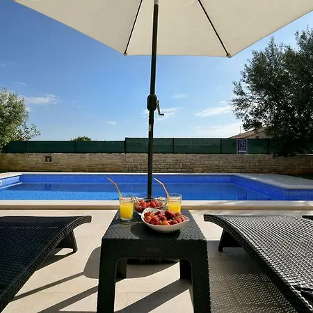 House Vedran 1125 בית נופש Galižana