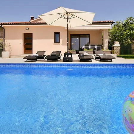 House Vedran 1125 בית נופש
