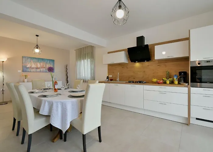 Semesterbostad House Vedran 1125