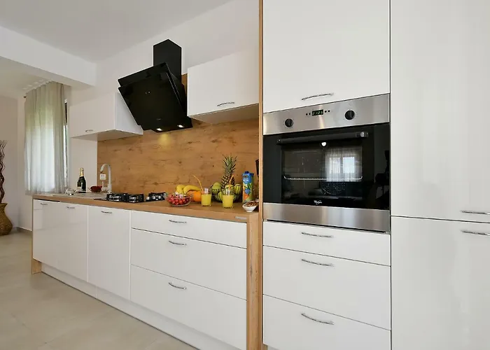 House Vedran 1125 Semesterbostad