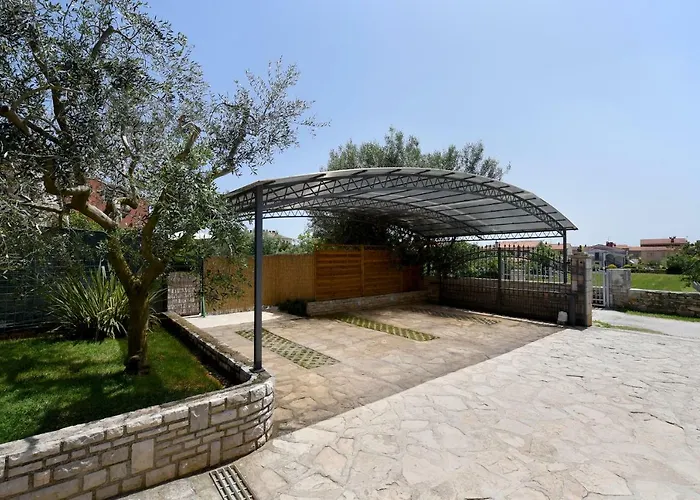 House Vedran 1125 Semesterbostad